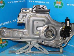 Gebruikte Raammechaniek 4Deurs links-voor Hyundai Trajet 2.0 16V Prijs € 78,75 Margeregeling aangeboden door Maresia Auto Recycling B.V.