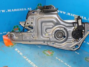 Gebruikte Raammechaniek 4Deurs links-voor Hyundai Trajet 2.0 16V Prijs € 78,75 Margeregeling aangeboden door Maresia Auto Recycling B.V.