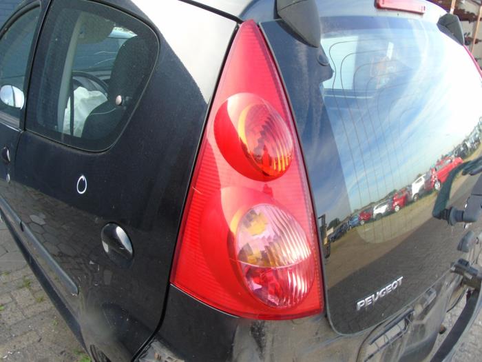 Taillight, left Peugeot 107