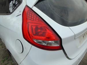 Gebruikte Achterlicht links Ford Fiesta 6 (JA8) 1.25 16V Prijs € 31,50 Margeregeling aangeboden door Maresia Auto Recycling B.V.