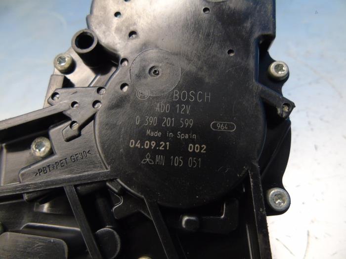 Ruitenwissermotor achter - 1e35c3a6-53c7-4590-b536-3175a4ad5889.jpg