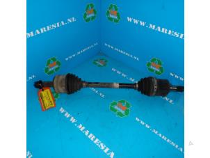 Gebruikte Steekas links-voor Kia Carens III (FG) 2.0i CVVT 16V Prijs € 78,75 Margeregeling aangeboden door Maresia Auto Recycling B.V.