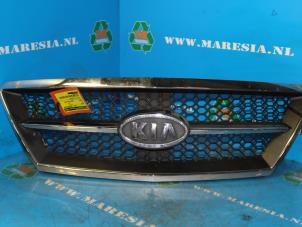 Gebruikte Grille Kia Sorento I (JC) 2.4 16V Prijs € 52,50 Margeregeling aangeboden door Maresia Auto Recycling B.V.