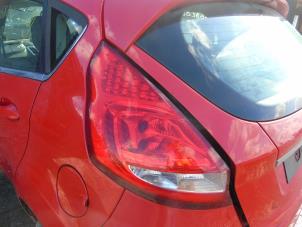 Gebruikte Achterlicht links Ford Fiesta 6 (JA8) Prijs € 42,00 Margeregeling aangeboden door Maresia Auto Recycling B.V.