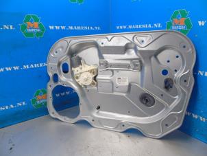 Gebruikte Ruitmechaniek 4Deurs rechts-voor Ford Focus 2 2.0 16V Prijs € 52,50 Margeregeling aangeboden door Maresia Auto Recycling B.V.