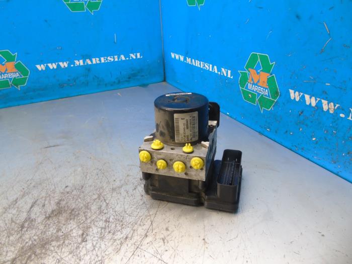 Gebruikte ABS Pomp Ford Fiesta 6 (JA8) 1.4 TDCi Prijs € 183,75 Margeregeling aangeboden door Maresia Auto Recycling B.V.