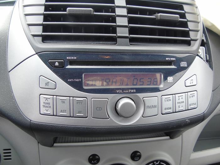 Radio CD Speler van een Nissan Pixo (D31S) 1.0 12V 2011