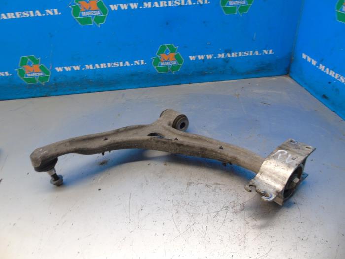 Front lower wishbone, right Mercedes CLA
