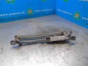 Gebruikte Ruitenwis Mechaniek Ford Fiesta 6 (JA8) 1.25 16V Prijs € 47,25 Margeregeling aangeboden door Maresia Auto Recycling B.V.