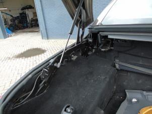 Gebruikte Scharnier cabriodak Ford Focus 2 C+C 2.0 TDCi 16V Prijs € 210,00 Margeregeling aangeboden door Maresia Auto Recycling B.V.