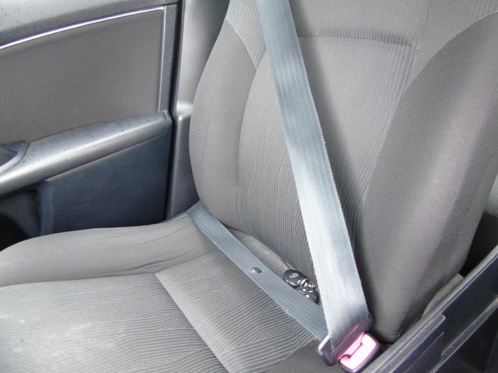Front seatbelt, right Toyota Avensis