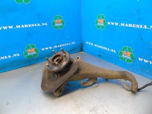 Gebruikte Fusee rechts-voor Nissan Navara (D40) 2.5 dCi 16V 4x4 Prijs € 78,75 Margeregeling aangeboden door Maresia Auto Recycling B.V.