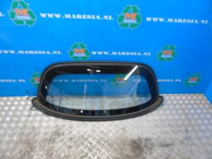 Gebruikte Ruit achter Mazda MX-5 (NC18/1A) 2.0i 16V Prijs € 236,25 Margeregeling aangeboden door Maresia Auto Recycling B.V.