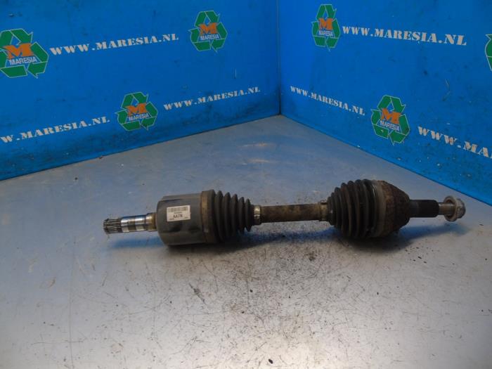 Gebruikte Aandrijfas links-voor Opel Antara (LA6) 2.2 CDTI 16V 4x2 Prijs € 105,00 Margeregeling aangeboden door Maresia Auto Recycling B.V.