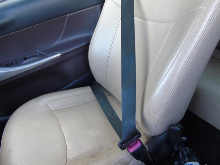 Front seatbelt, right Toyota IQ