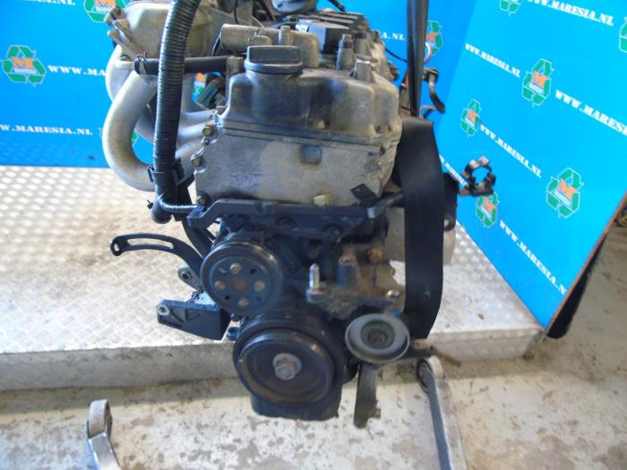 Motor van een Nissan Almera Tino (V10M) 1.8 16V 2005
