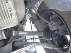 Gebruikte Aandrijfas links-voor Peugeot Partner (GC/GF/GG/GJ/GK) 1.6 BlueHDI 75 Prijs € 26,25 Margeregeling aangeboden door Maresia Auto Recycling B.V.