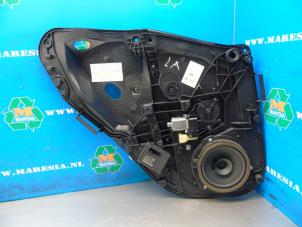 Gebruikte Ruitmechaniek 4Deurs links-achter Ford Fiesta 6 (JA8) 1.0 SCI 12V 80 Prijs € 78,75 Margeregeling aangeboden door Maresia Auto Recycling B.V.