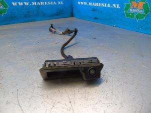 Gebruikte Camera achteruitrijden Skoda Karoq 1.5 TSI 16V Prijs € 147,00 Margeregeling aangeboden door Maresia Auto Recycling B.V.