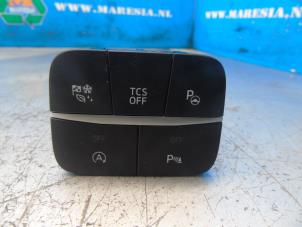 Gebruikte PDC Schakelaar Ford Puma 1.0 Ti-VCT EcoBoost mHEV 12V Prijs € 31,50 Margeregeling aangeboden door Maresia Auto Recycling B.V.