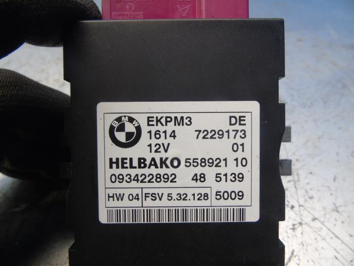Brandstofpomp module van een BMW 1 serie (E88) 118i 16V 2010