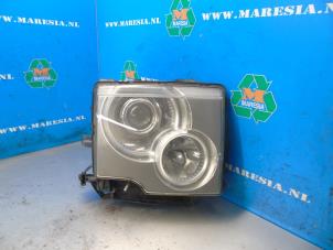 Gebruikte Koplamp rechts Landrover Range Rover III (LM) 4.4 V8 32V Prijs op aanvraag aangeboden door Maresia Auto Recycling B.V.