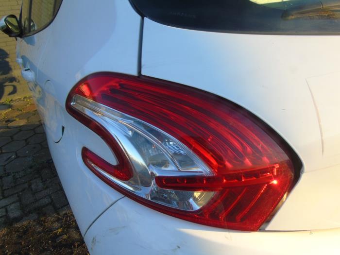 Taillight, left Peugeot 208