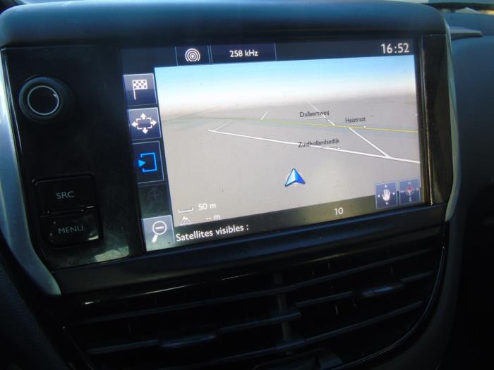 Navigatie Systeem van een Peugeot 208 I (CA/CC/CK/CL) 1.6 e-HDi FAP 2014