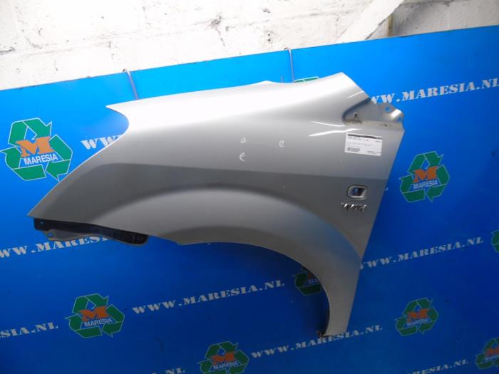 Front wing, left Toyota Corolla Verso