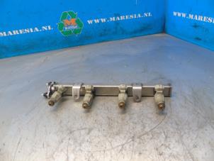 Gebruikte Injector brug Kia Rio III (UB) 1.2 CVVT 16V Prijs € 52,50 Margeregeling aangeboden door Maresia Auto Recycling B.V.