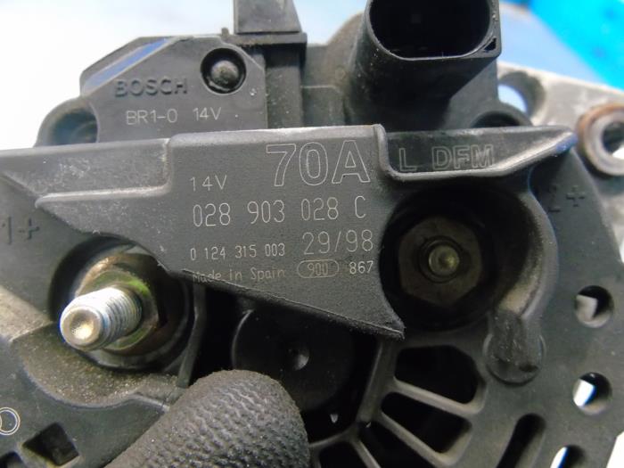 Dynamo van een Volkswagen Golf IV (1J1) 1.6 1998