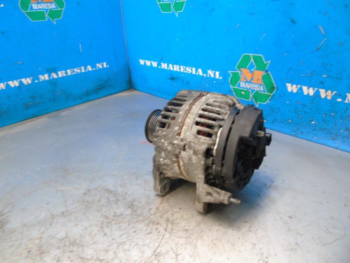 Dynamo van een Volkswagen Golf IV (1J1) 1.6 1998