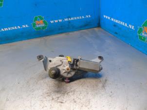 Gebruikte Ruitenwissermotor achter Kia Carens III (FG) 2.0 CRDI VGT 16V Prijs € 49,88 Margeregeling aangeboden door Maresia Auto Recycling B.V.