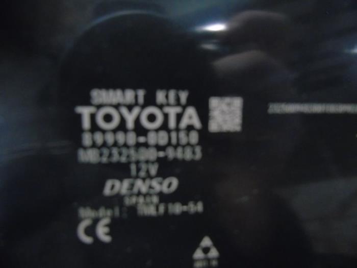 Kontaktslot + computer van een Toyota Yaris III (P13) 1.5 16V Hybrid 2018