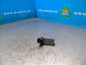 Gebruikte Luchtmassameter Mazda 3 (BM/BN) 2.0 SkyActiv-G 120 16V Prijs € 44,63 Margeregeling aangeboden door Maresia Auto Recycling B.V.