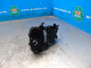 Gebruikte Portierslot Mechaniek 4Deurs links-achter Skoda Fabia IV (PJ3) 1.0 TSI 12V Prijs € 52,50 Margeregeling aangeboden door Maresia Auto Recycling B.V.