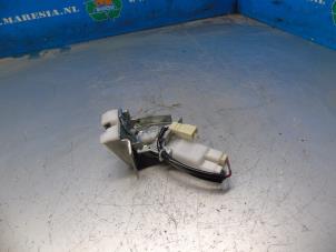 Gebruikte Slotmechaniek Achterklep Suzuki Vitara (LY/MY) 1.6 16V VVT AllGrip Prijs € 36,75 Margeregeling aangeboden door Maresia Auto Recycling B.V.