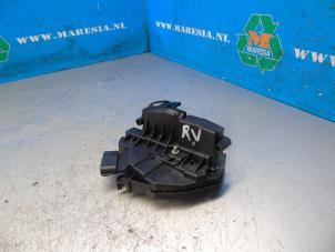 Gebruikte Slotmechaniek Portier 2Deurs rechts Ford Transit Courier 1.0 Ti-VCT EcoBoost 12V Prijs € 44,10 Margeregeling aangeboden door Maresia Auto Recycling B.V.