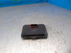 Gebruikte Computer Verlichting Jaguar XE 2.0d 180 16V Prijs € 131,25 Margeregeling aangeboden door Maresia Auto Recycling B.V.