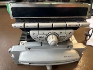 Gebruikte Radio CD Speler Mini Mini (R56) 1.4 16V One Prijs € 89,25 Margeregeling aangeboden door Maresia Auto Recycling B.V.