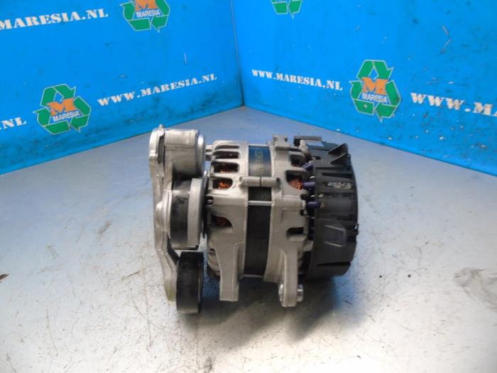 Dynamo van een Fiat 500 (312) 1.0 Hybrid 2023