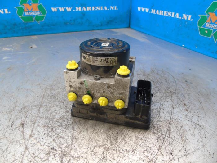 Gebruikte ABS Pomp Nissan Note (E12) 1.2 68 Prijs op aanvraag aangeboden door Maresia Auto Recycling B.V.