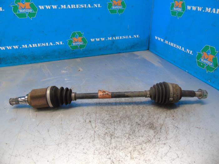 Gebruikte Steekas links-voor Nissan Note (E12) 1.2 68 Prijs € 89,25 Margeregeling aangeboden door Maresia Auto Recycling B.V.