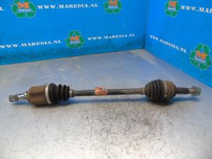 Gebruikte Steekas links-voor Nissan Note (E12) 1.2 68 Prijs € 89,25 Margeregeling aangeboden door Maresia Auto Recycling B.V.