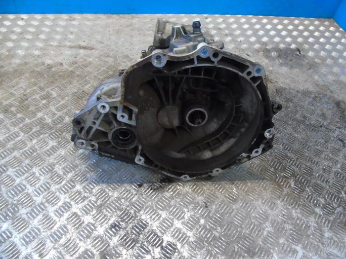 Gebruikte Versnellingsbak Opel Corsa E 1.4 16V Prijs € 183,75 Margeregeling aangeboden door Maresia Auto Recycling B.V.