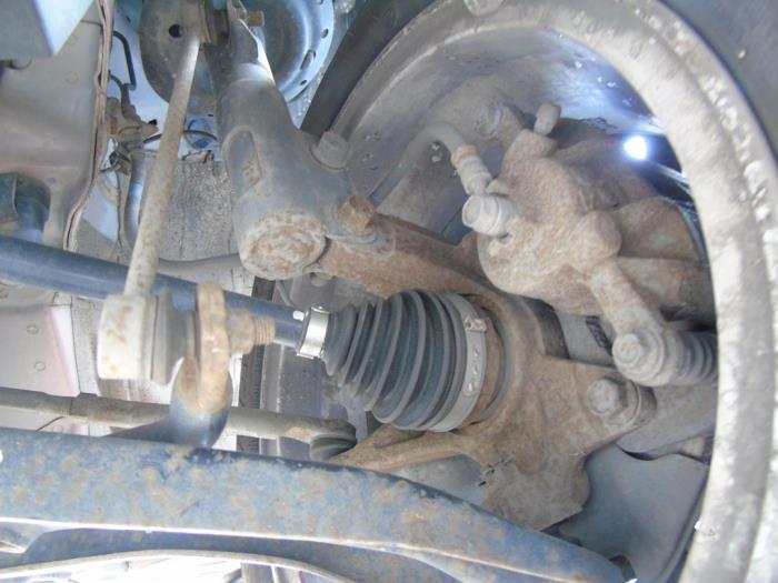 Gebruikte Aandrijfas links-voor Honda Jazz (GK/GP) 1.3 -i-VTEC 16V Prijs € 105,00 Margeregeling aangeboden door Maresia Auto Recycling B.V.