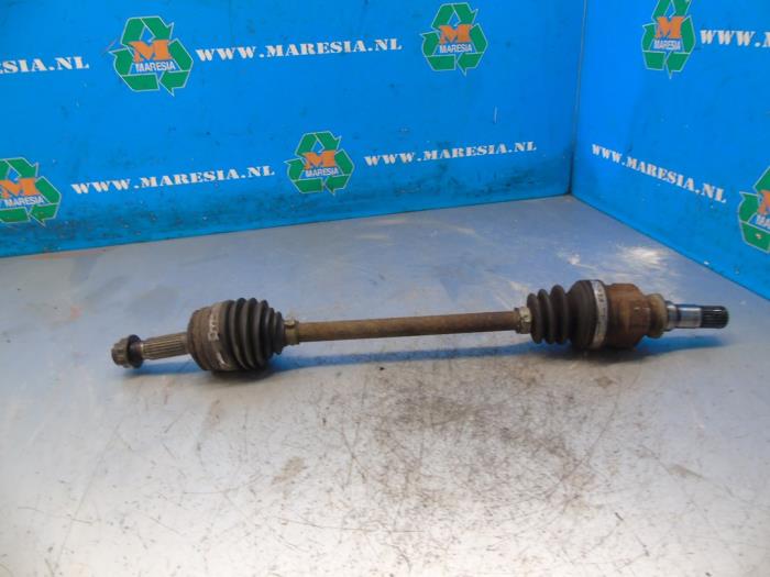 Gebruikte Aandrijfas links-voor Toyota Aygo (B10) 1.0 12V VVT-i Prijs € 57,75 Margeregeling aangeboden door Maresia Auto Recycling B.V.