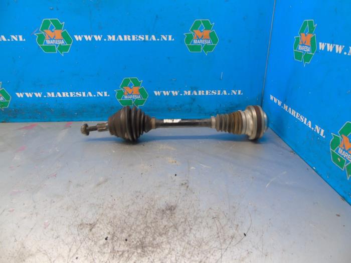 Gebruikte Aandrijfas links-voor Volkswagen Caddy Combi III (2KB,2KJ) 1.2 TSI Prijs € 131,25 Margeregeling aangeboden door Maresia Auto Recycling B.V.
