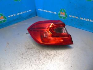 Gebruikte Achterlicht links Ford Fiesta 7 1.0 Active EcoBoost 12V Hybrid 125 Prijs € 136,50 Margeregeling aangeboden door Maresia Auto Recycling B.V.