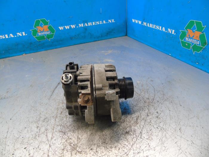 Gebruikte Dynamo Toyota Yaris III (P13) 1.33 16V Dual VVT-I Prijs € 52,50 Margeregeling aangeboden door Maresia Auto Recycling B.V.